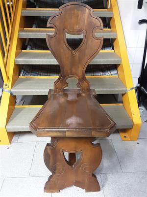 Sedia vintage in legno di pino