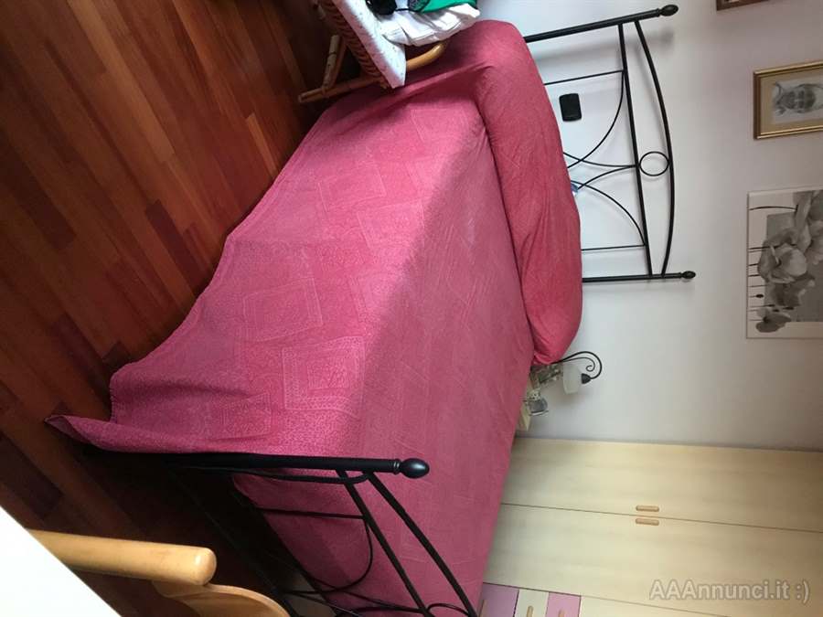 Letto una piazza e mezzo, color nero, in legno