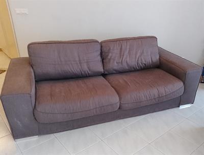 Divano in tessuto grigio