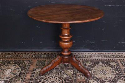 Tavolo francese rotondo in legno