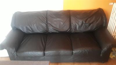 Divano in pelle nera