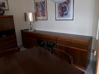 Soggiorno completo di tavolo e sedie
