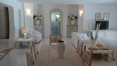 Parziale arredo di casa al mare