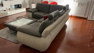 Divano in pelle bicolore usato