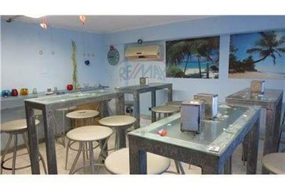 4 tavoli di vetro da fast food e 16 sgabelli