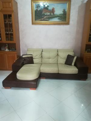 Bellissimo divano in vera pelle con chaise longue