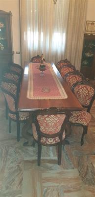 Tavolo + 8 sedie, in legno massello - Foto 2