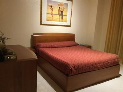 Camera da letto matrimoniale stile modern chic
