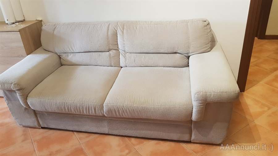 Divano 3 posti, ottime condizioni