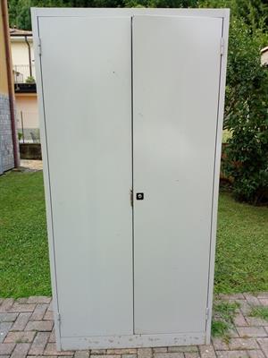 Armadio ad ante battenti