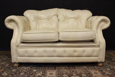 Divano due posti Chesterfield club in pelle avorio