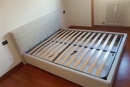Letto Matrimoniale Contenitore in Tessuto con Doghe