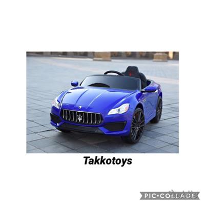 Auto macchina elettrica Maserati quattroporte blu