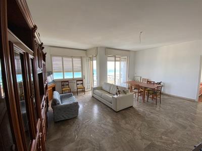 Ospedaletti grande alloggio vista mare