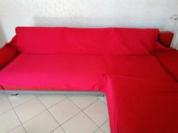 Divano colore rosso