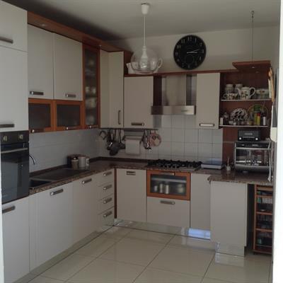 Cucina con piano in granito sardo rosa