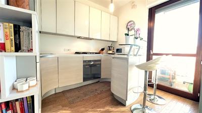 Cucina ad angolo con penisola completa con pensili in vetro - Foto 3