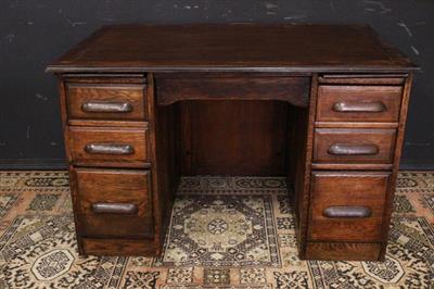 Scrivania in legno scuro di provenienza inglese