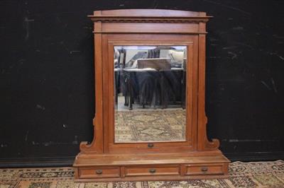 Petineuse girevole in legno con cassetti