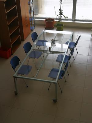 Tavolo in ferro e vetro