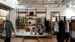 Arredamento completo per boutique, in legno - Anteprima 1