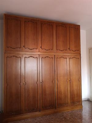 Armadio in legno di noce